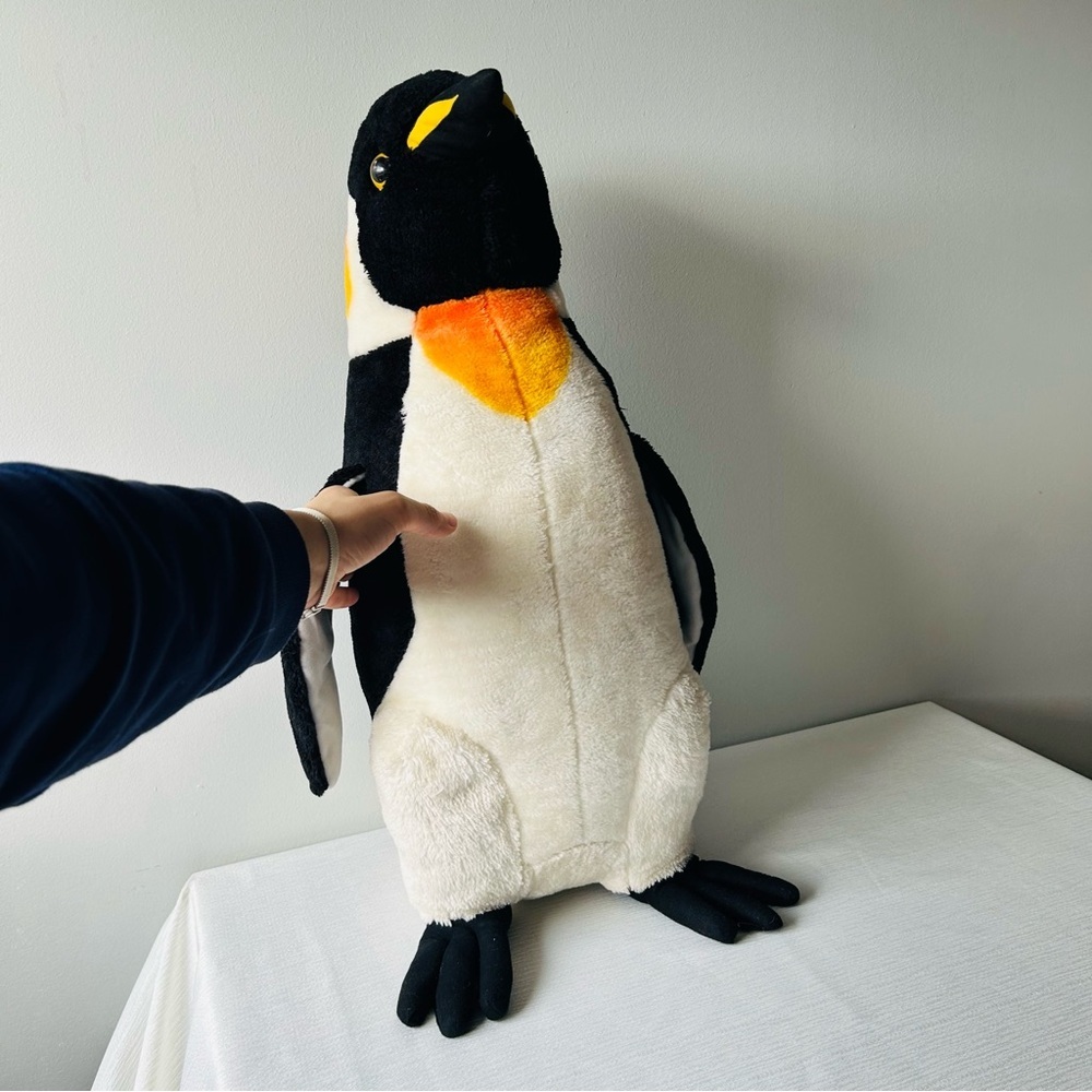 Melissa and Doug Huge Life-like 24” penguin 🐧 - Picture 2 of 4